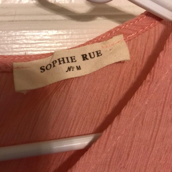 NEVERWORN. Cute light weight top. - Picture 4 of 4